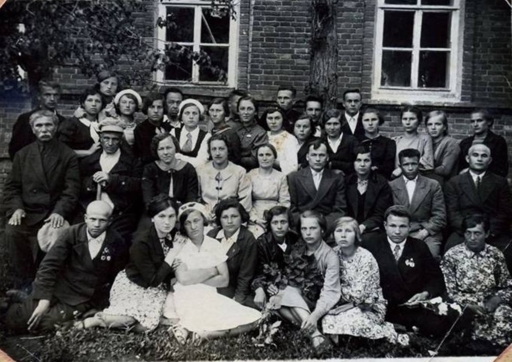 Ученики и преподаватели - 1940